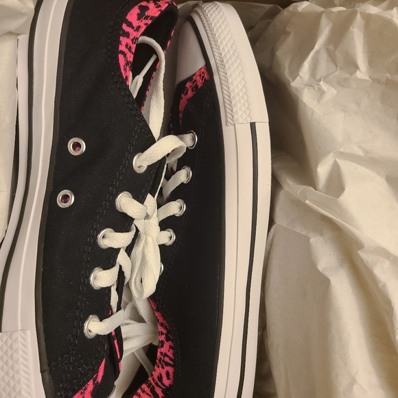 Shoes - Picture 3 of 8